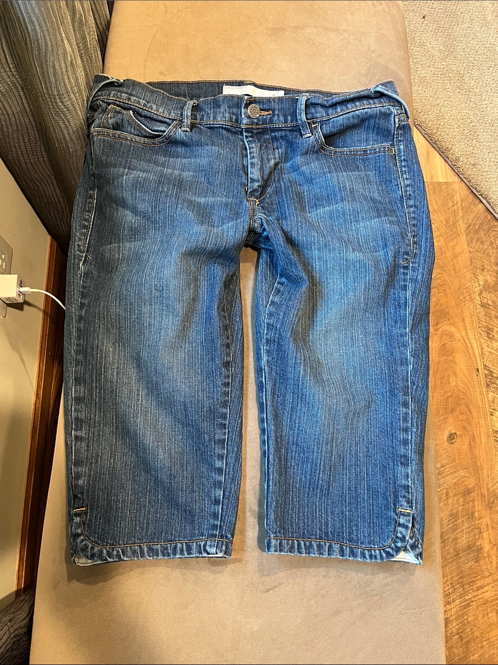 Old Navy Women's Cropped Denim Capris in Blue Wash